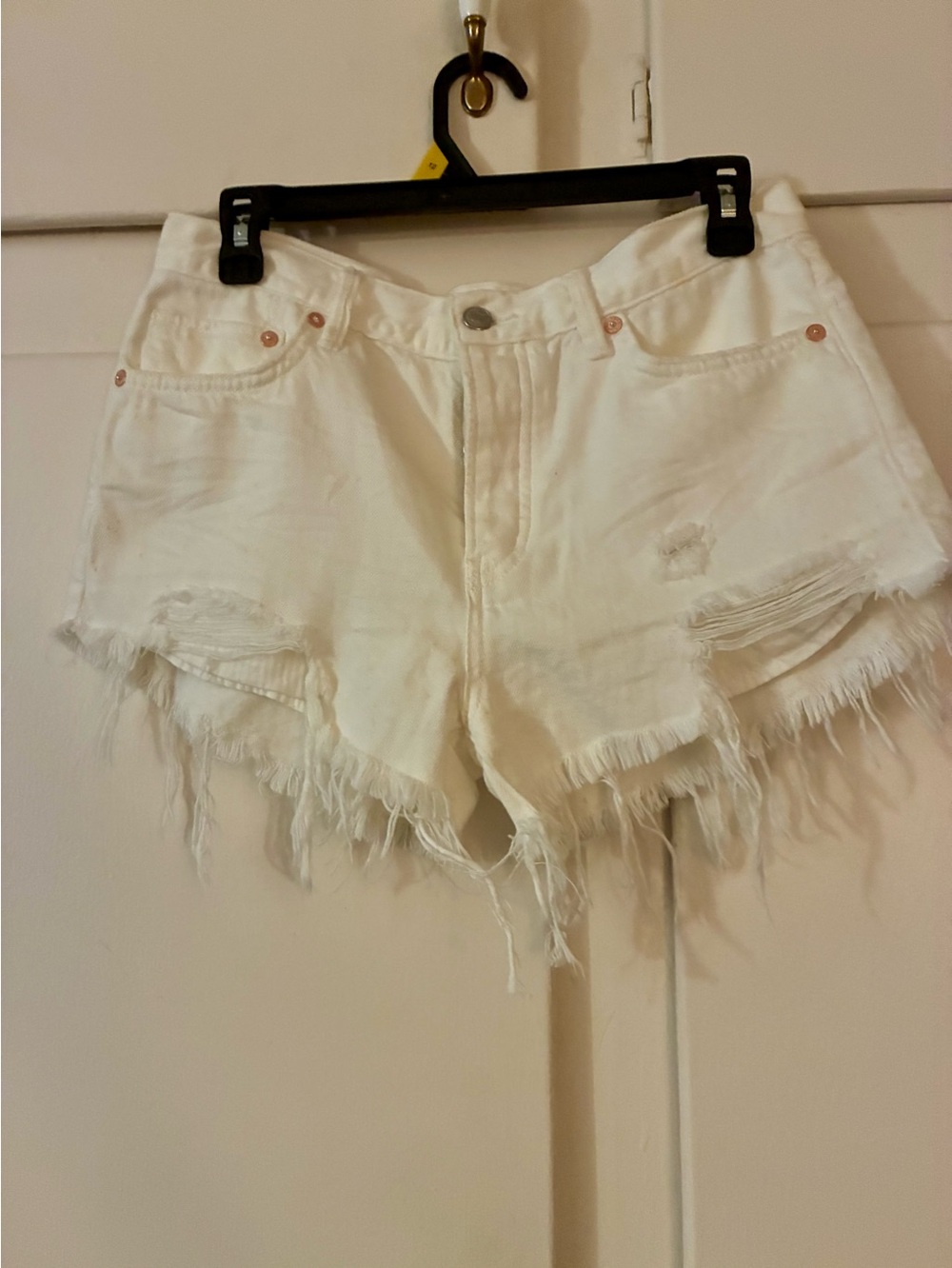 We The Free Off-White Denim Button-Front Shorts 🌼